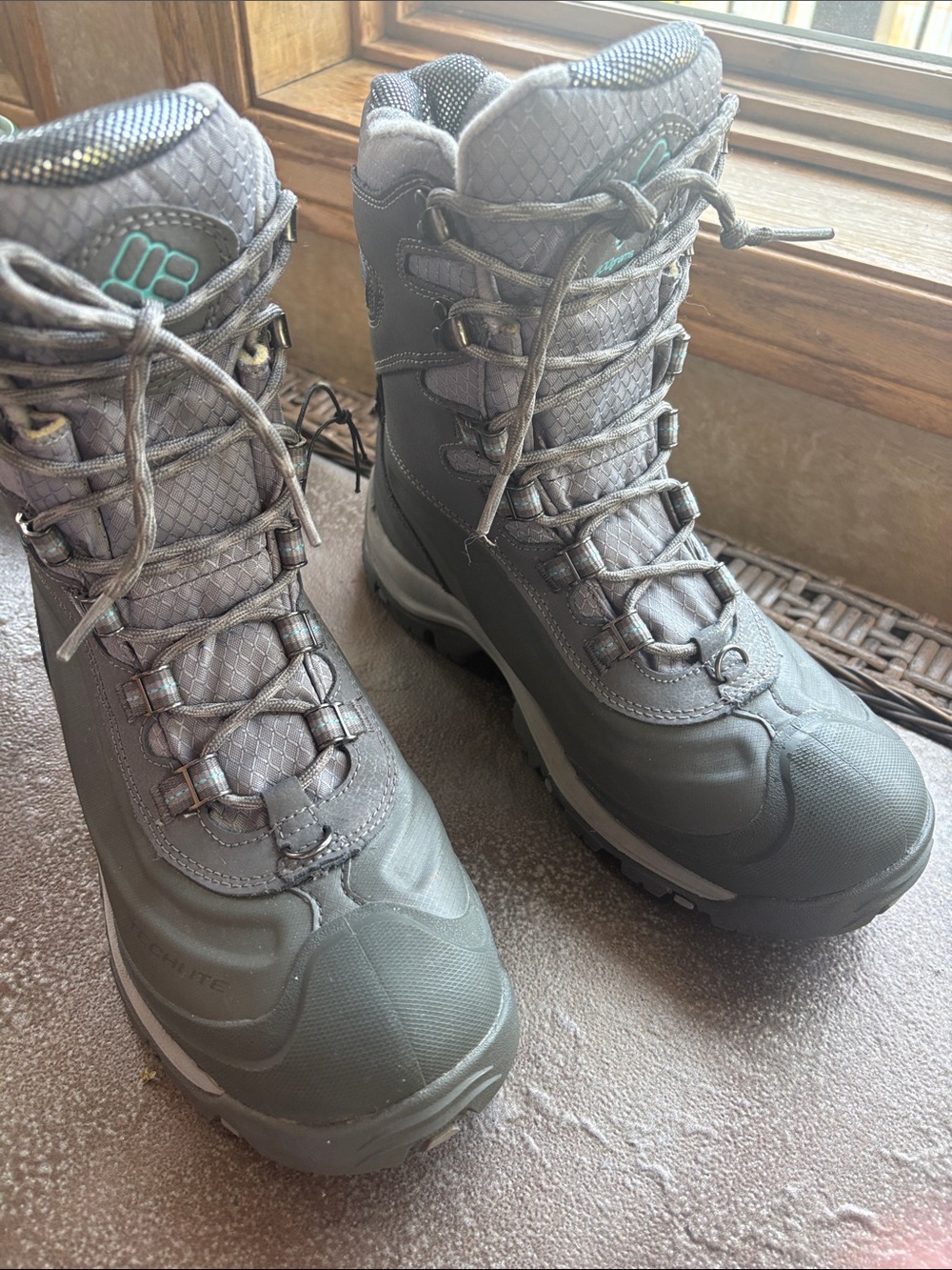 Columbia women’s BL1620-051 Gray/Aqua Techlite Omni-Heat WP Boots; Sz: 8.5